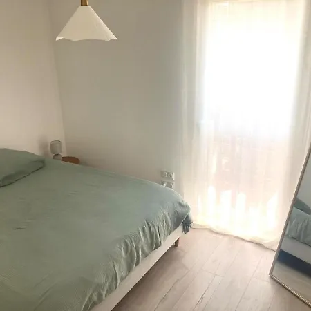 New House 10 Min From The *
